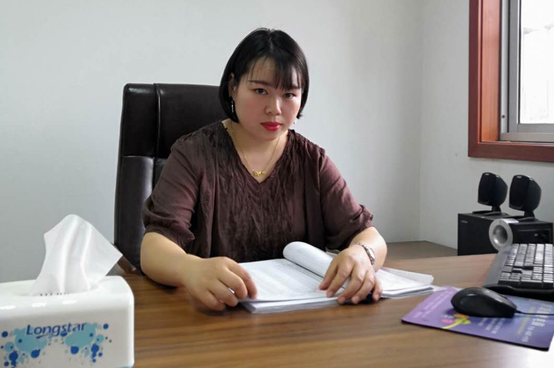 濟源市耀輝玻璃制品有(yǒu)限公(gōng)司财務(wù)部副總經理(lǐ)-李冬玲